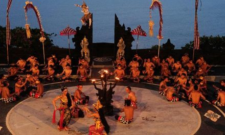 Tarian Tradisional Bali Kecak Yang Menyampaikan Sebuah Makna