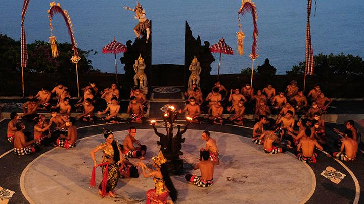 Tarian Tradisional Bali Kecak Yang Menyampaikan Sebuah Makna