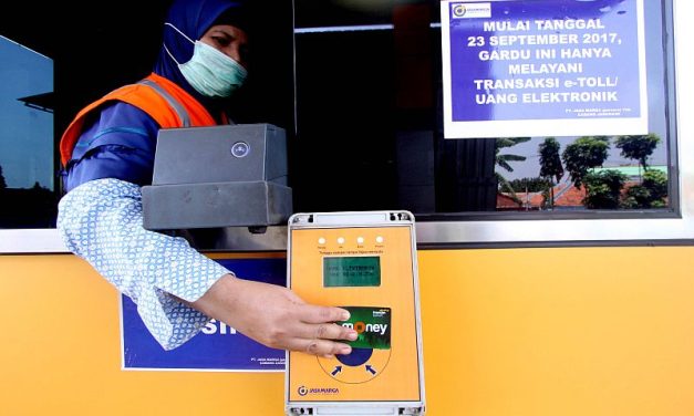 Pembayaran Elektronik Di Jalan Tol Menggunakan Kartu