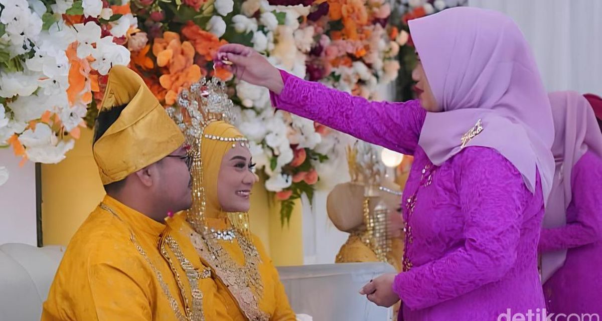 Pernikahan Melayu Biasanya Ada Tradisi Tepung Tawar