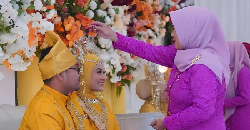 Pernikahan Melayu Biasanya Ada Tradisi Tepung Tawar
