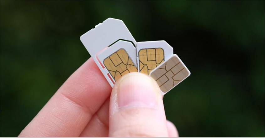 Sebuah Kartu Kecil Atau Sim Card Pada Handphone