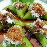 Makanan Tradisional Lupis Di Siram Kuah Gula Merah