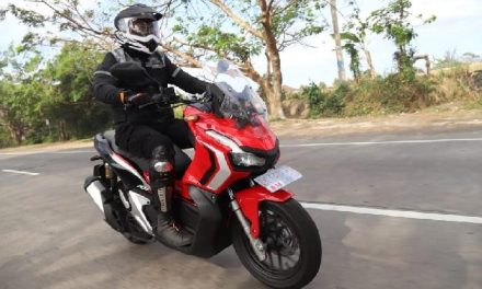 Skuter Matik Honda Adv Sebuah Motor Touring