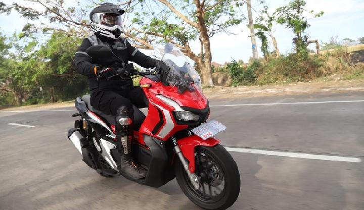 Skuter Matik Honda Adv Sebuah Motor Touring