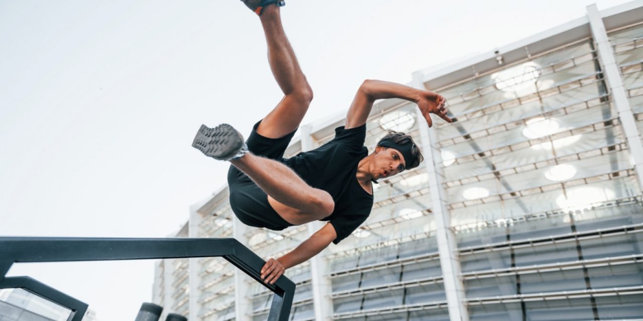 Gerakan Rumit Parkour Yang Menyesuaikan Dengan Tempat