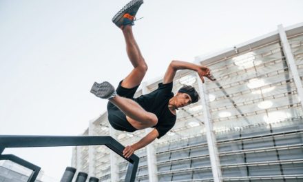 Gerakan Rumit Parkour Yang Menyesuaikan Dengan Tempat