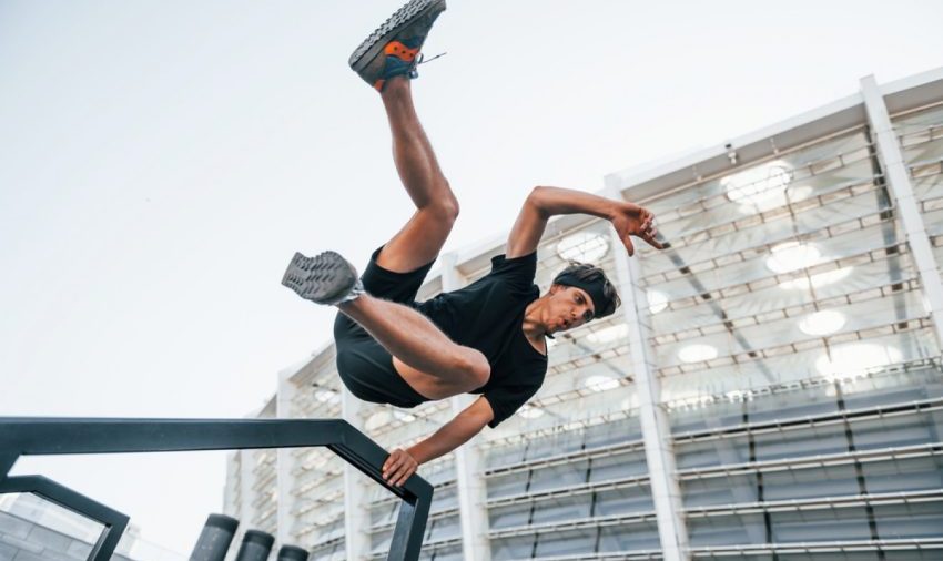Gerakan Rumit Parkour Yang Menyesuaikan Dengan Tempat