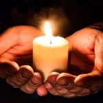 Penerang Kegelapan Menggunakan Sebuah Lilin