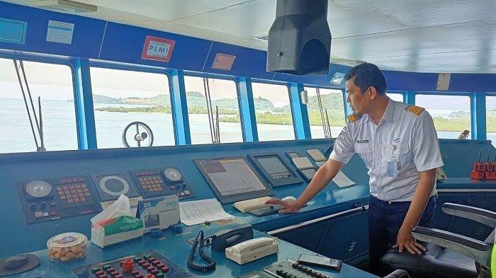 Pemimpin Awak Kapal Seorang Nahkoda Penuh Wibawa