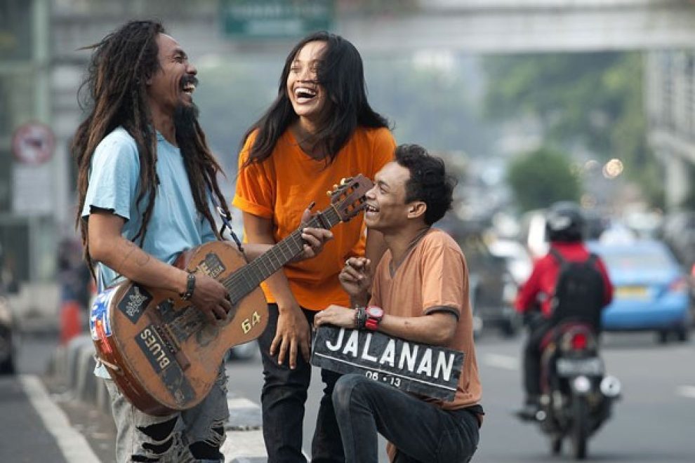 Pertunjukan Seni Pengamen Untuk Mencari Uang