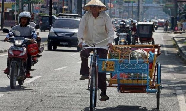 Kendaraan Tradisional Becak Dayung Tanpa Mesin