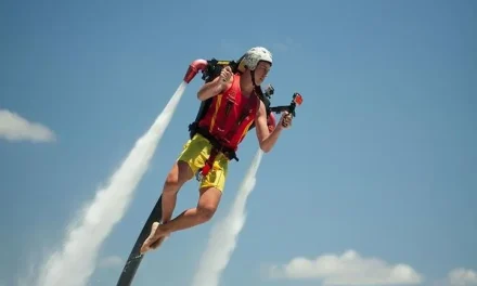 Perangkat Terbang Jetpack Di Punggung Pada Teknolagi Maju