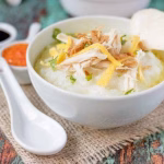 Makanan Lembek Bubur Dengan Beberapa Topping