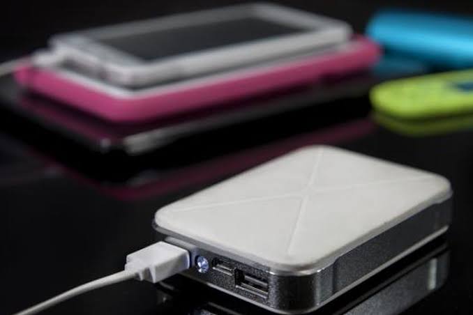 Perangkat Pengecasan Elektronik Menggunakan Powerbank