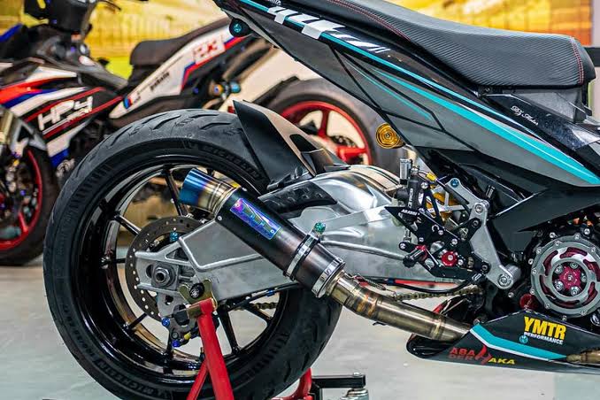 Pembuangan Gas Knalpot Pada Kendaraan Motor
