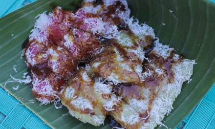 Jajanan Camilan Lupis Dengan Kuah Manis