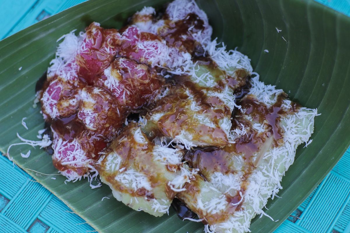 Jajanan Camilan Lupis Dengan Kuah Manis