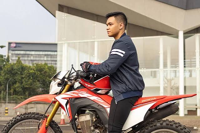 Sebuah Kendaraan Bermotor Sistem Motor Kopling
