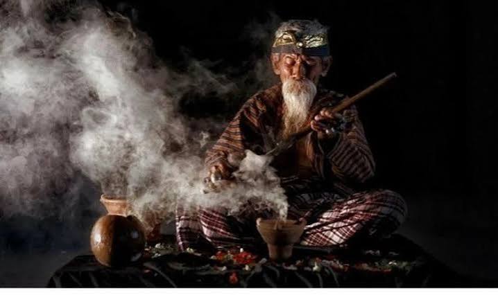 Seseorang Ilmu Dukun Untuk Dunia Gaib