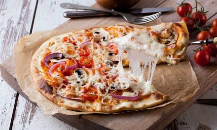 Makanan Bundar Pizza Dengan Berbagai Topping