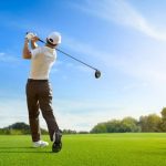 Olahraga Memukul Bola Golf Dengan Stik
